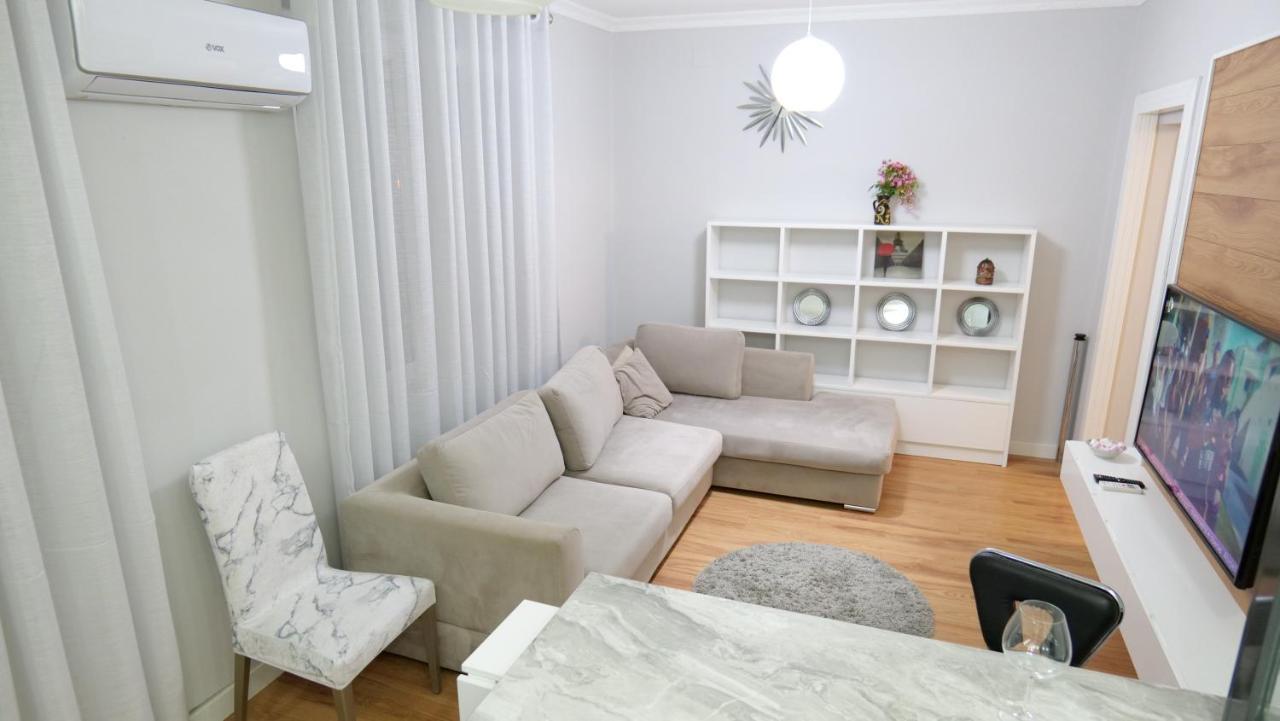 City Center Apartment Niko 04 티라나 외부 사진