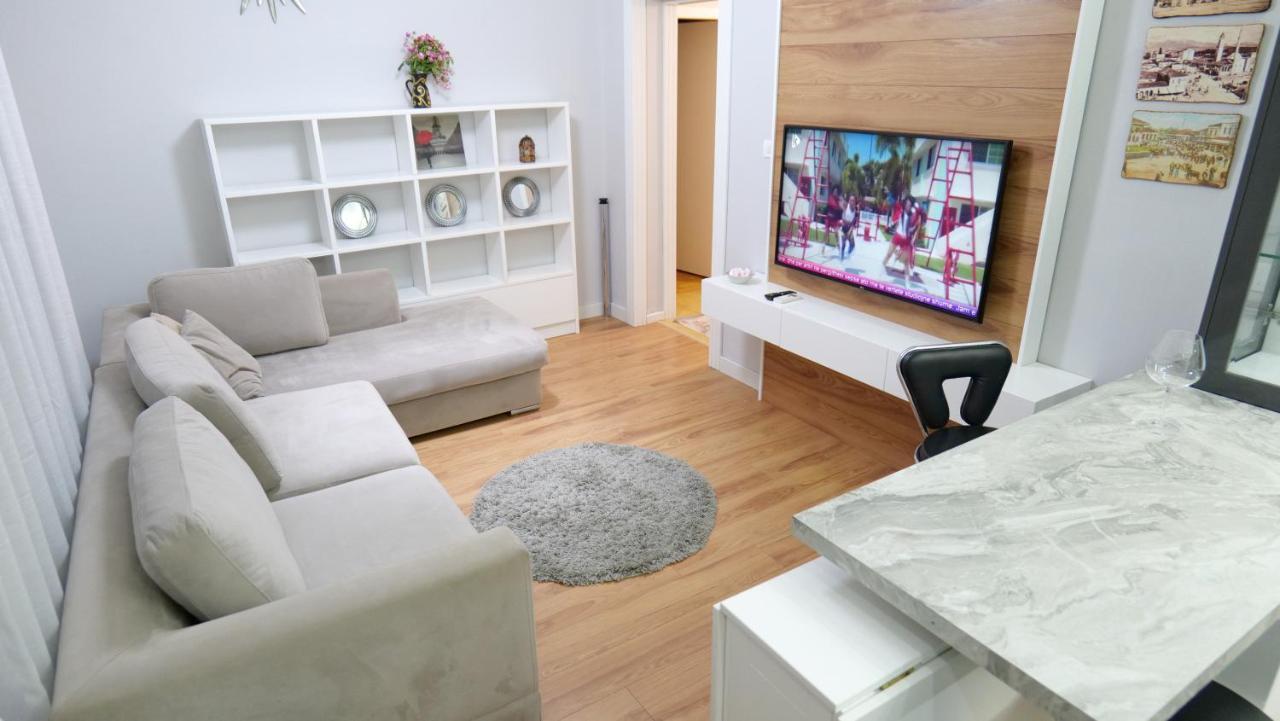 City Center Apartment Niko 04 티라나 외부 사진