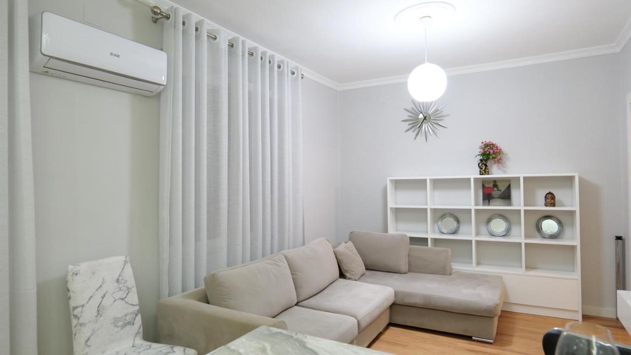 City Center Apartment Niko 04 티라나 외부 사진