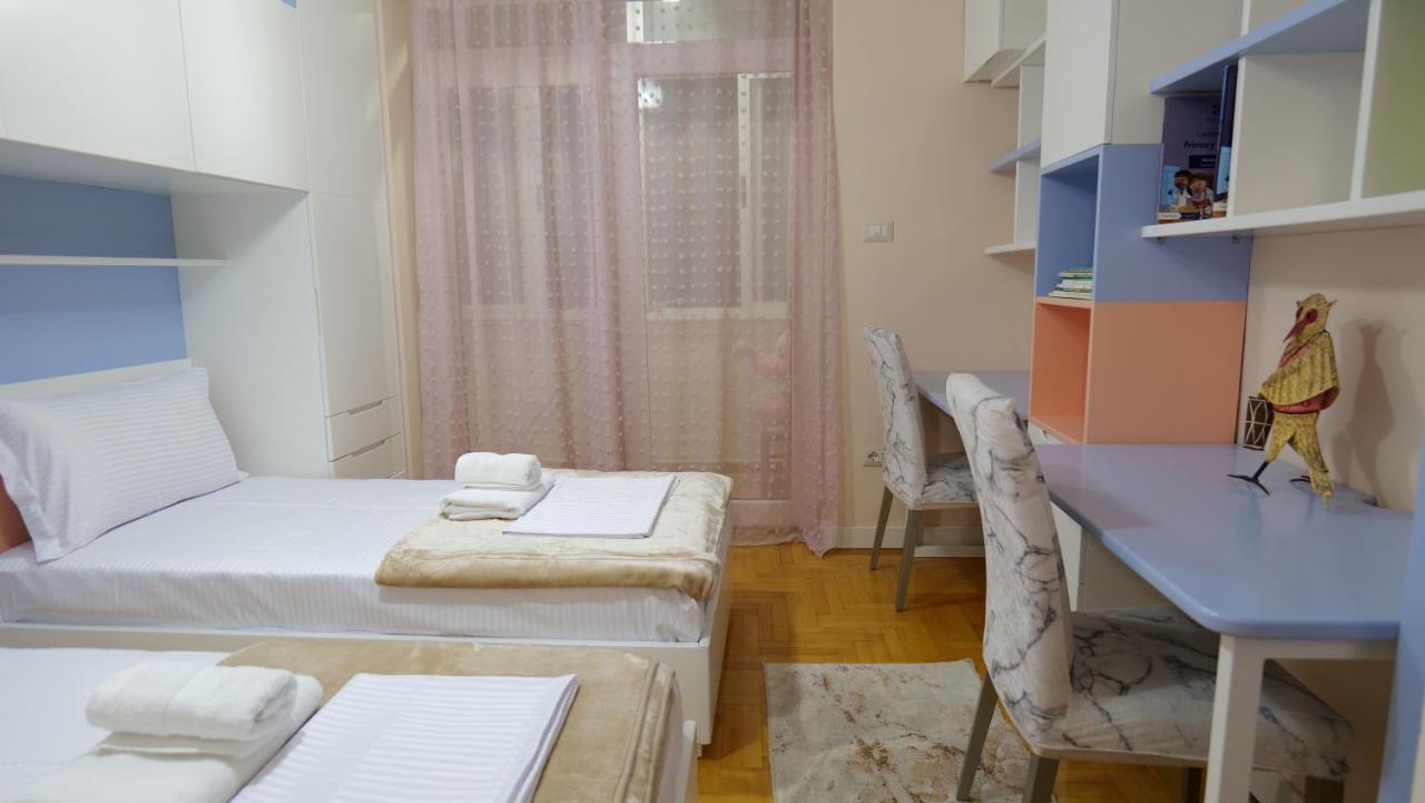 City Center Apartment Niko 04 티라나 외부 사진