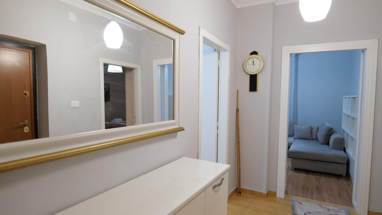 City Center Apartment Niko 04 티라나 외부 사진
