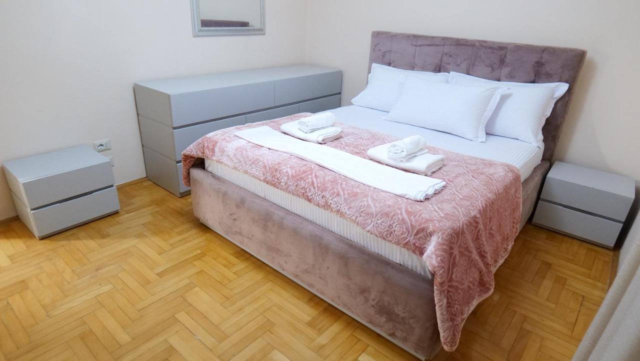 City Center Apartment Niko 04 티라나 외부 사진
