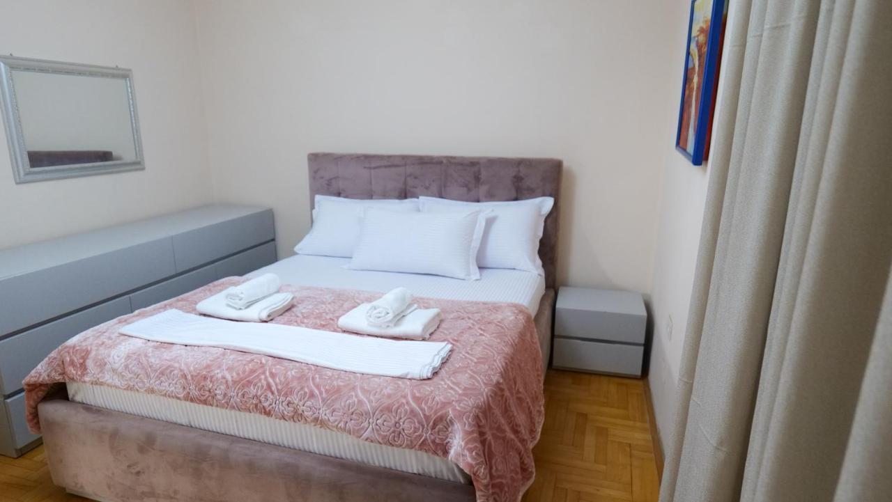 City Center Apartment Niko 04 티라나 외부 사진