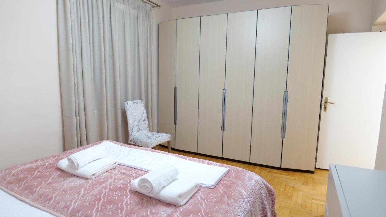 City Center Apartment Niko 04 티라나 외부 사진