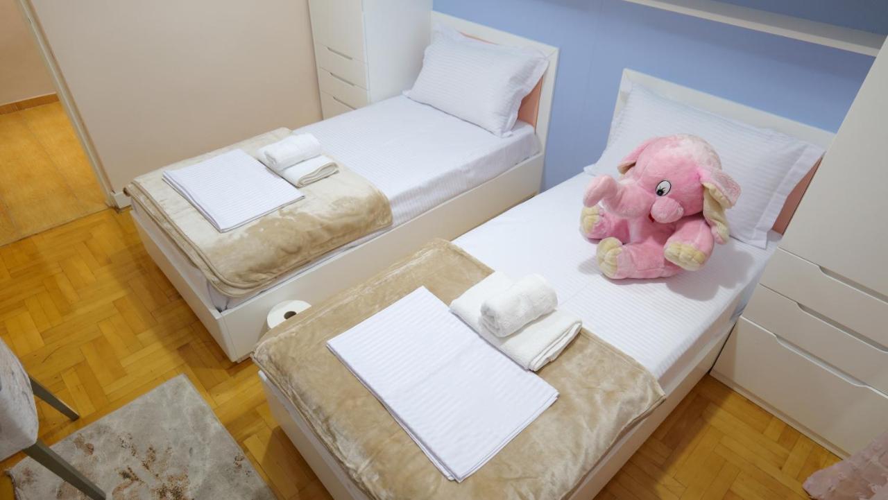 City Center Apartment Niko 04 티라나 외부 사진