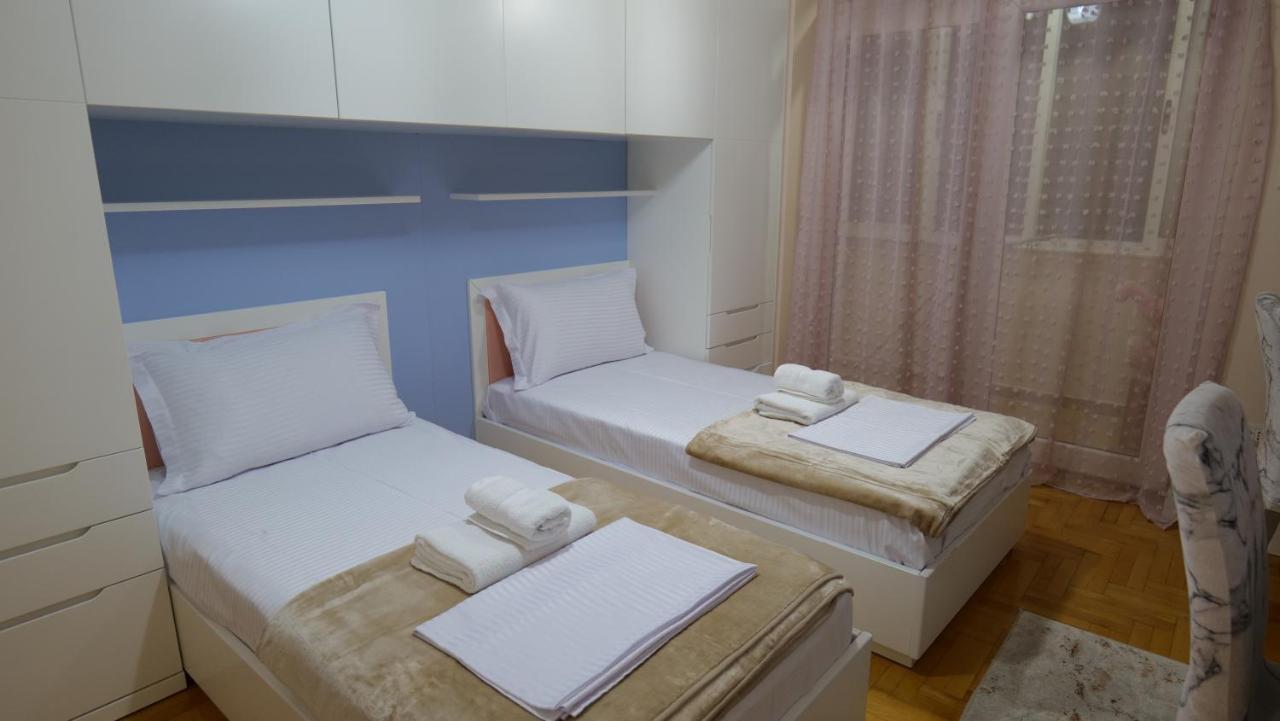 City Center Apartment Niko 04 티라나 외부 사진