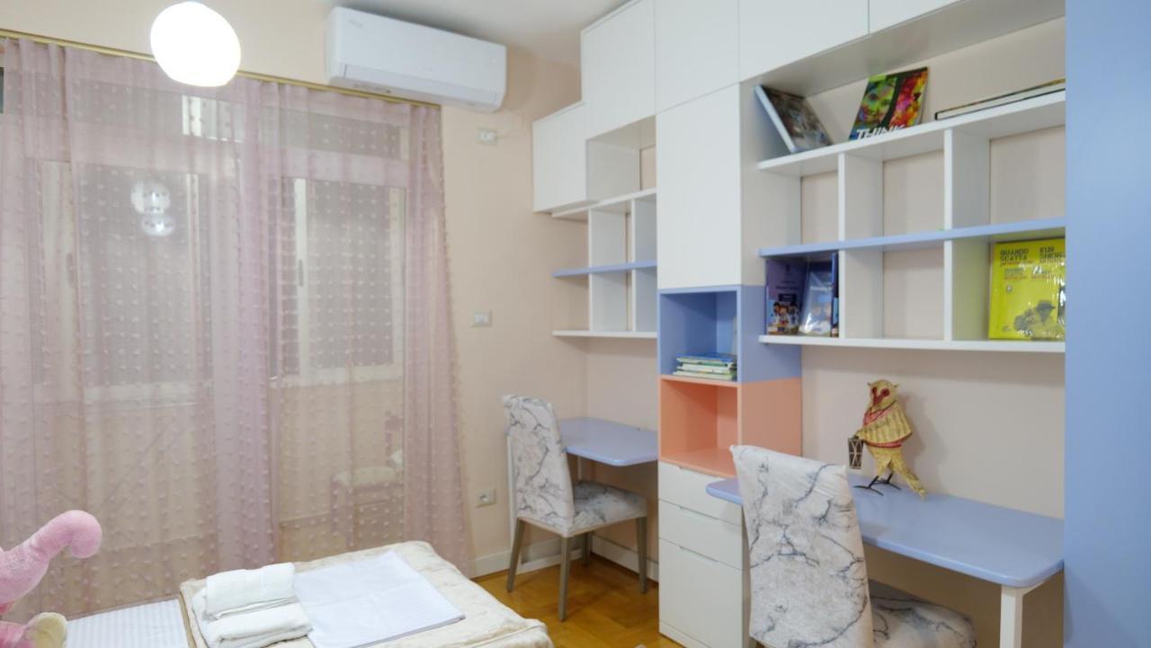 City Center Apartment Niko 04 티라나 외부 사진