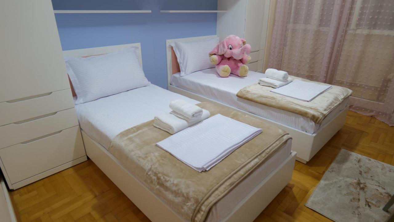 City Center Apartment Niko 04 티라나 외부 사진