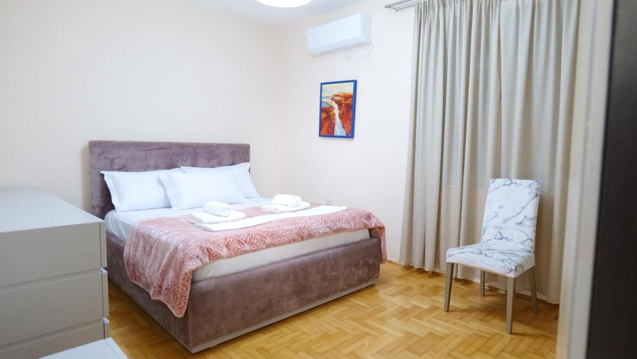 City Center Apartment Niko 04 티라나 외부 사진