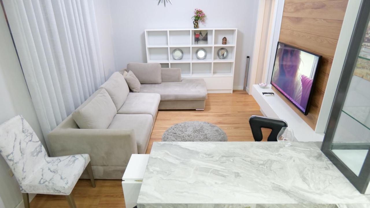 City Center Apartment Niko 04 티라나 외부 사진