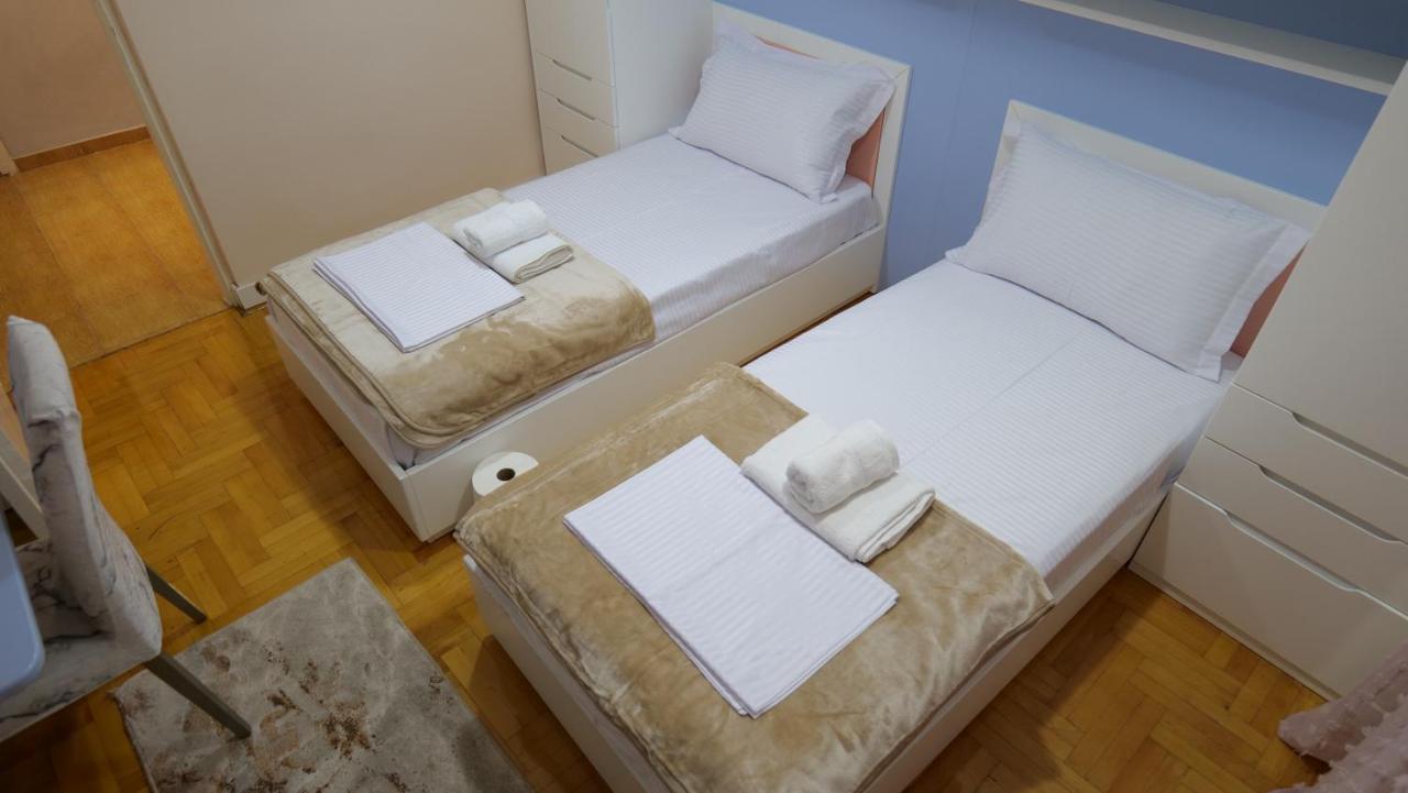 City Center Apartment Niko 04 티라나 외부 사진