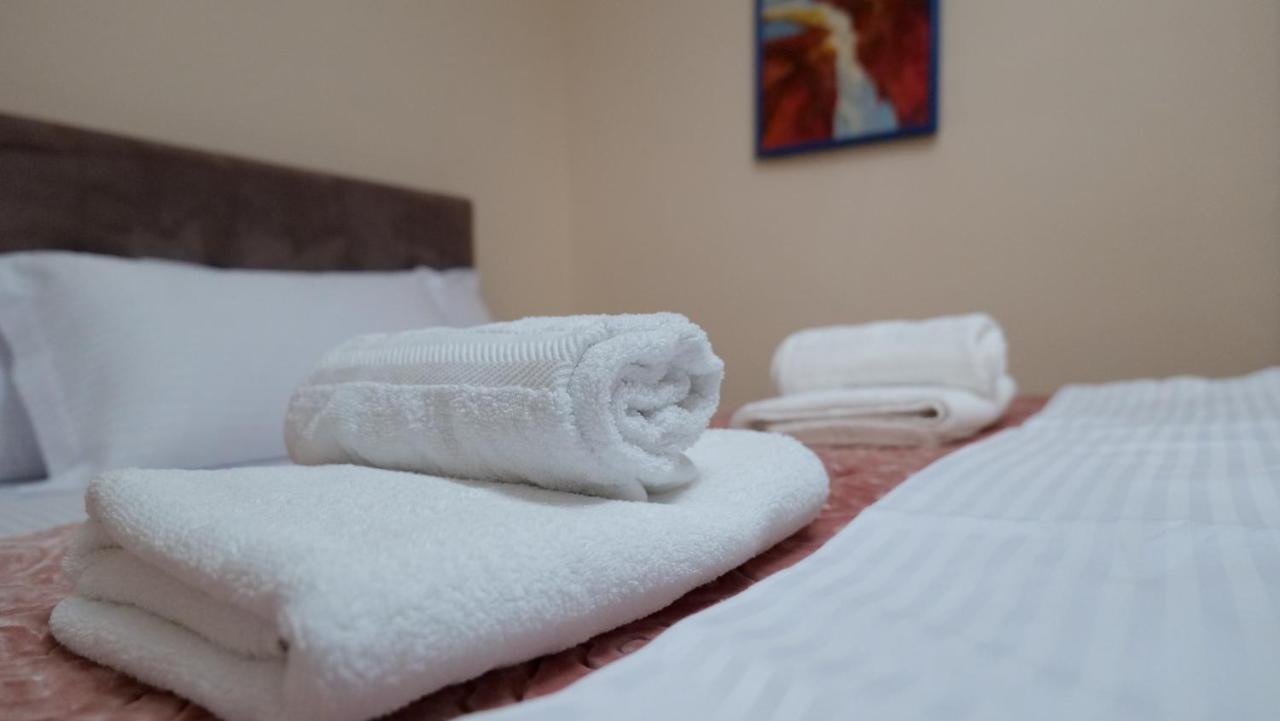 City Center Apartment Niko 04 티라나 외부 사진