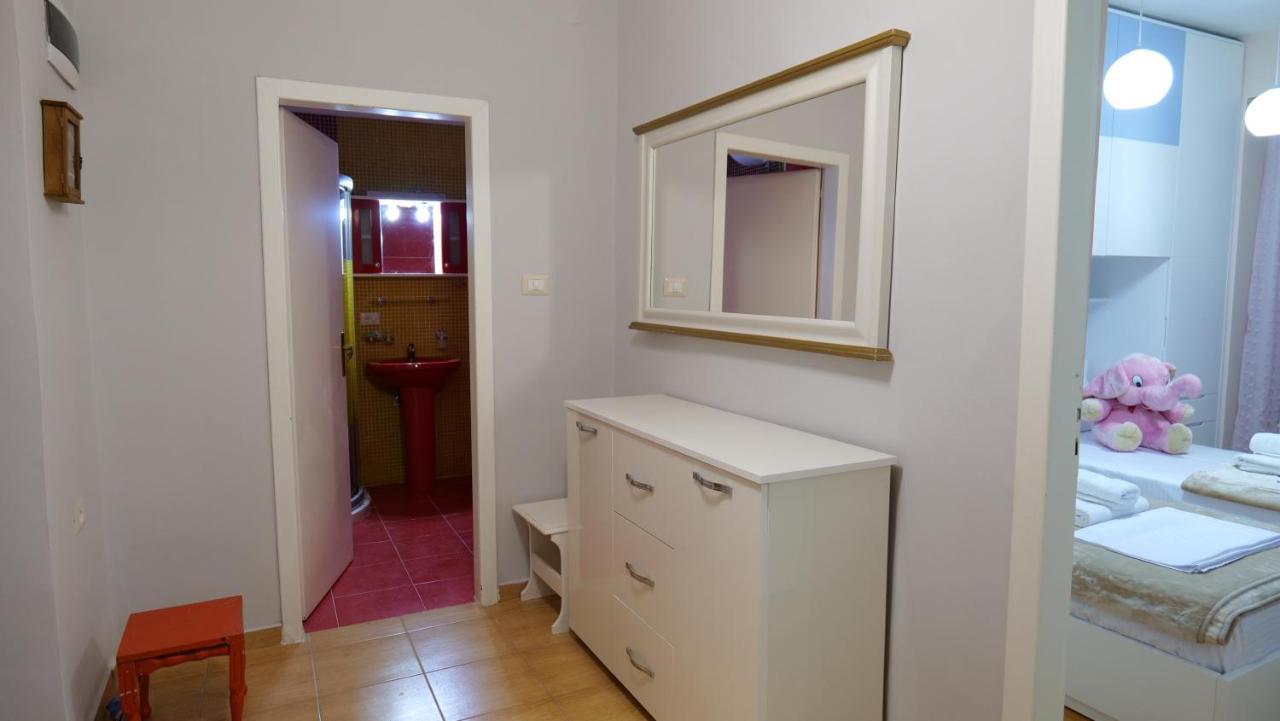 City Center Apartment Niko 04 티라나 외부 사진