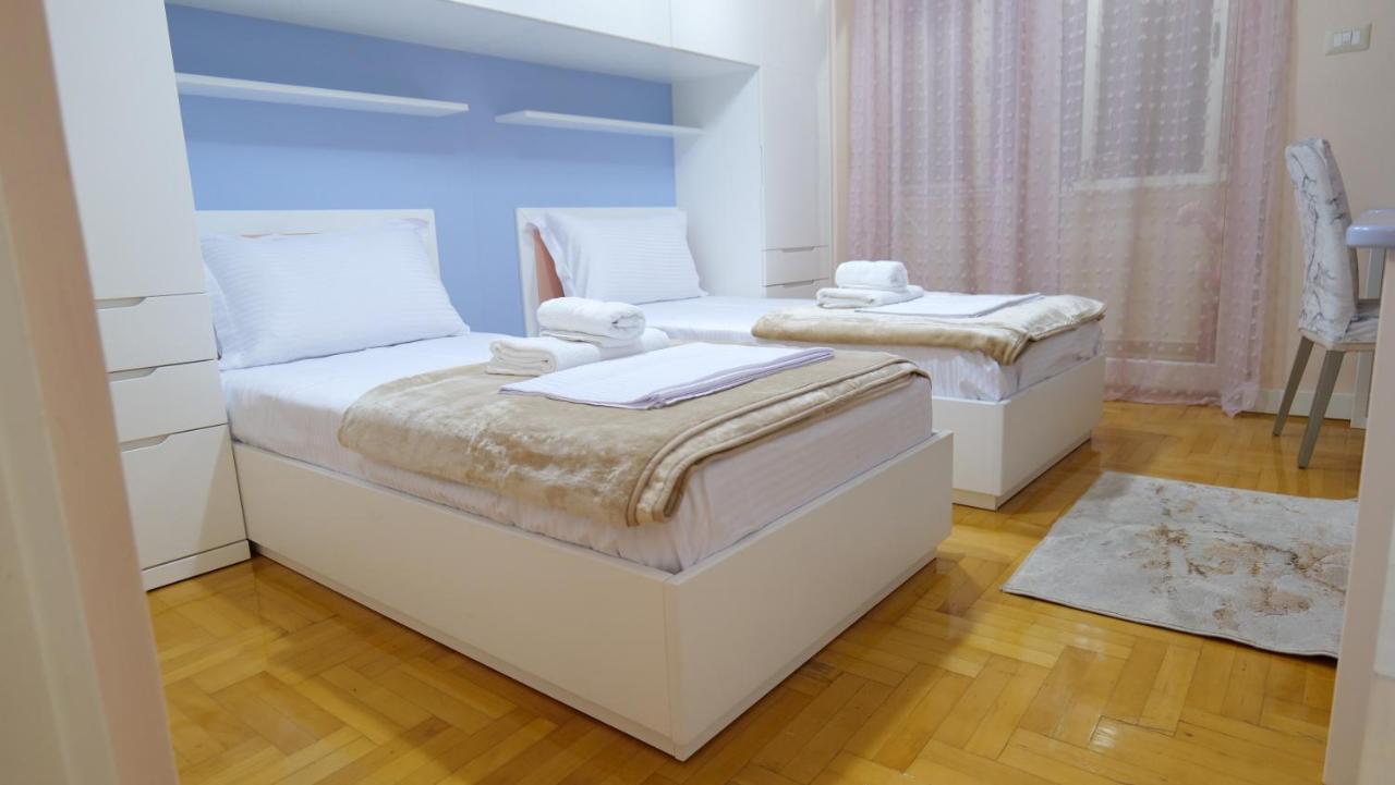 City Center Apartment Niko 04 티라나 외부 사진